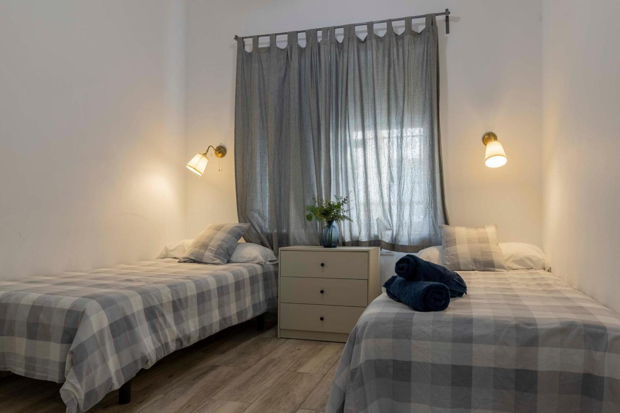 Apartamentos Los Remedios Sevilla Exterior foto